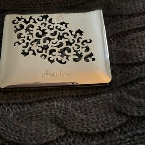 NEW GUERLAIN LIMITED EDITION SILVER COMPACT, GORGEOUS, work of art